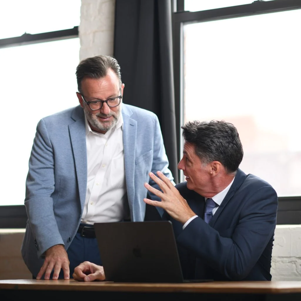 Stef Tovar coaching a professional during a presentation session